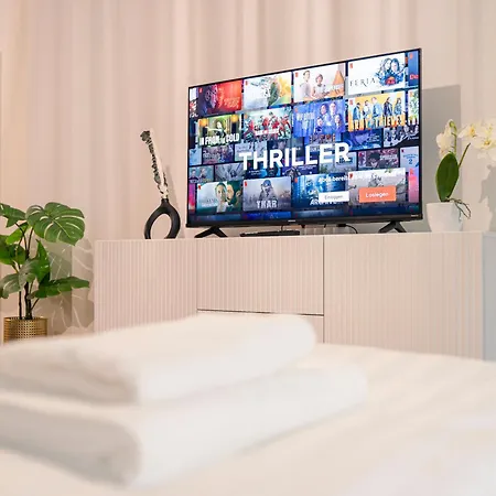 Noble - 1 Min To Hbf Apartment