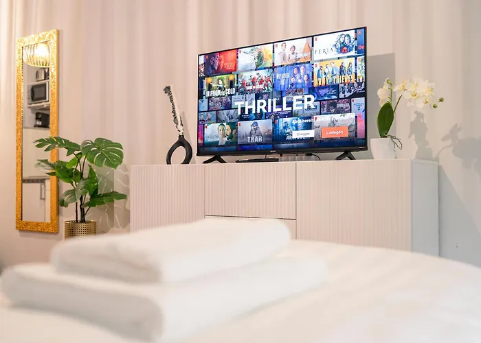 Noble - 1 Min To Hbf Apartment